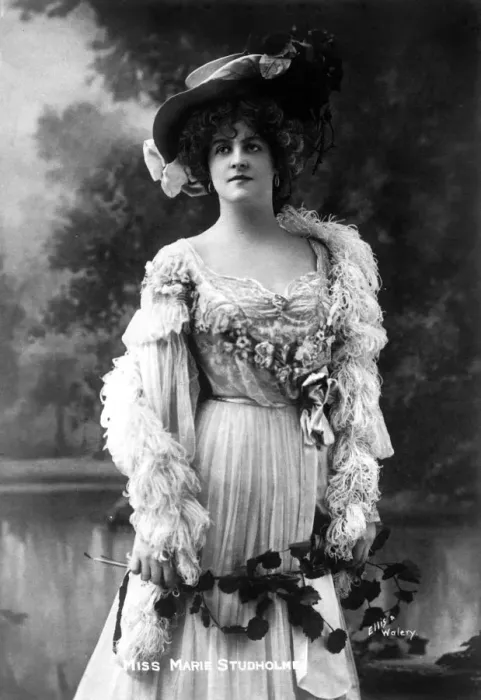 Framed Print : Marie Studholme (1875-1930), English actress, 1900s. Artist: Ellis & Walery Framed Print : Marie Studholme (1875-1930), English actress, 1900s. Artist: Ellis & Walery