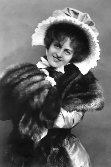 Framed Print : Marie Studholme (1875-1930), English actress, 1904. Artist: Johnston & Hoffman Framed Print : Marie Studholme (1875-1930), English actress, 1904. Artist: Johnston & Hoffman