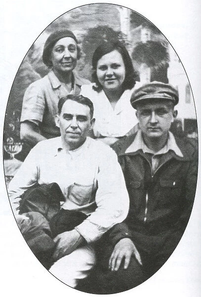 Marina Tsvetaeva, Lidiya Libedinskaya, Aleksei Kruchenykh and Sergey Efron. Kuskovo, 1941