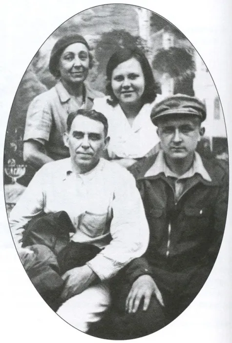Framed Print : Marina Tsvetaeva, Lidiya Libedinskaya, Aleksei Kruchenykh and Sergey Efron. Kuskovo, 1941 Framed Print : Marina Tsvetaeva, Lidiya Libedinskaya, Aleksei Kruchenykh and Sergey Efron. Kuskovo, 1941