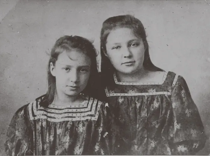Framed Print : Marina Tsvetaeva with sister Anastasia, 1905 Framed Print : Marina Tsvetaeva with sister Anastasia, 1905