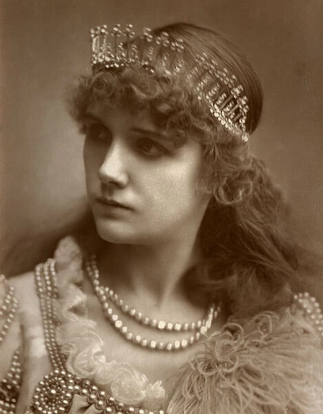 Marion Hood, British soprano opera and musical theatre singer, 1884. Artist: St Jamess Photographic Co