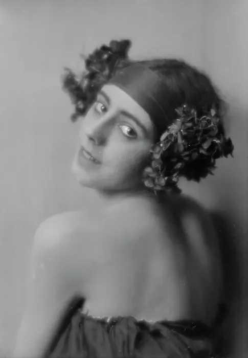 Framed Print : Marion Morgan dancer, portrait photograph, between 1914 and 1927. Creator: Arnold Genthe Framed Print : Marion Morgan dancer, portrait photograph, between 1914 and 1927. Creator: Arnold Genthe