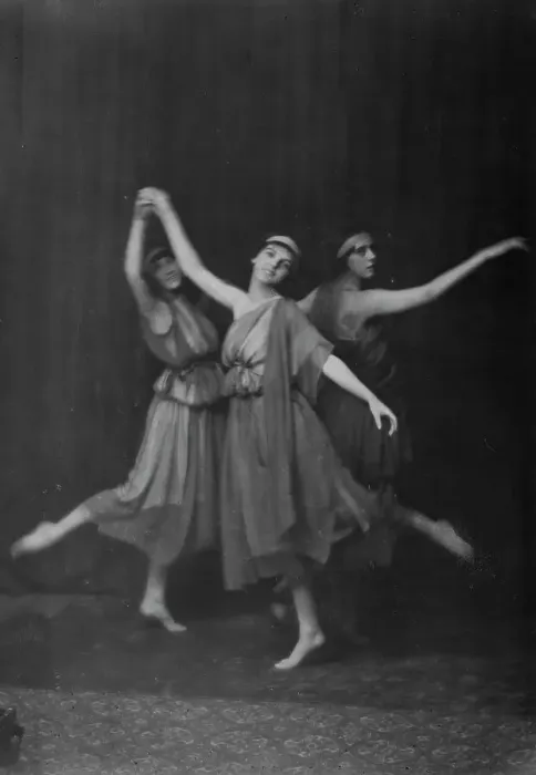 Framed Print : Marion Morgan dancers, between 1914 and 1927. Creator: Arnold Genthe Framed Print : Marion Morgan dancers, between 1914 and 1927. Creator: Arnold Genthe