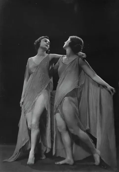 Framed Print : Marion Morgan dancers, between 1914 and 1927. Creator: Arnold Genthe Framed Print : Marion Morgan dancers, between 1914 and 1927. Creator: Arnold Genthe