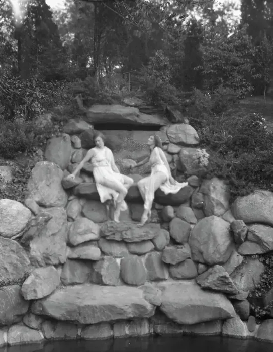 Framed Print : Marion Morgan dancers, between 1914 and 1927. Creator: Arnold Genthe Framed Print : Marion Morgan dancers, between 1914 and 1927. Creator: Arnold Genthe