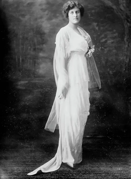 Framed Print : (Marjorie A. Vreeland) Mrs. G.E. Von Gal, between c1910 and c1915. Creator: Bain News Service Framed Print : (Marjorie A. Vreeland) Mrs. G.E. Von Gal, between c1910 and c1915. Creator: Bain News Service