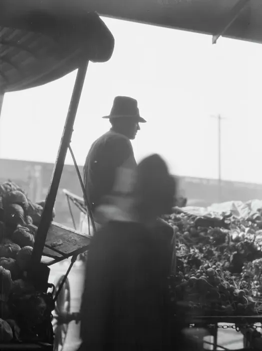 Framed Print : Market scene, New Orleans, between 1920 and 1926. Creator: Arnold Genthe