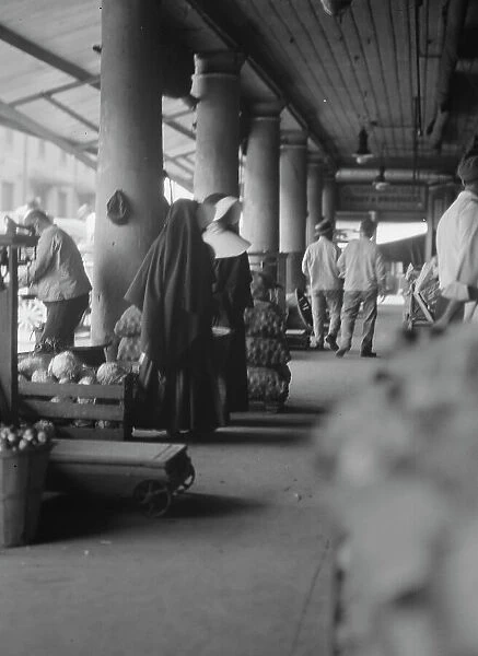 Market scene, New Orleans, between 1920 and 1926. Creator: Arnold Genthe
