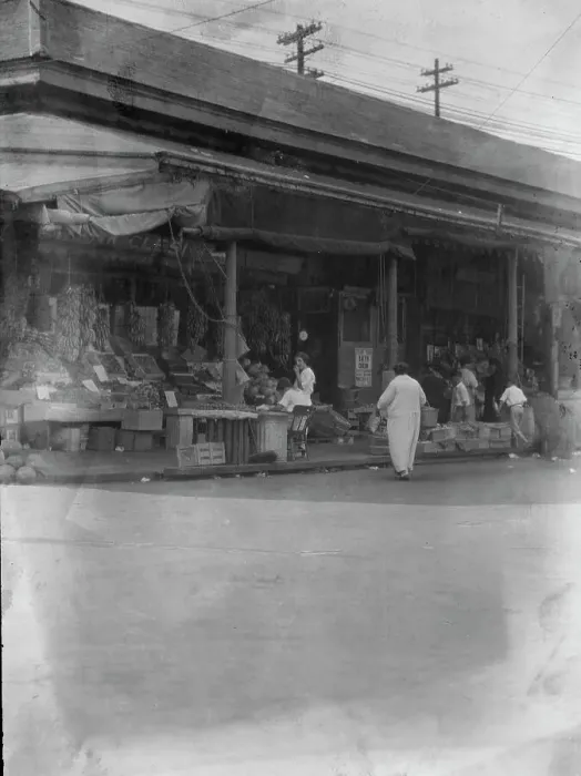 Framed Print : Market scene, New Orleans, between 1920 and 1926. Creator: Arnold Genthe Framed Print : Market scene, New Orleans, between 1920 and 1926. Creator: Arnold Genthe