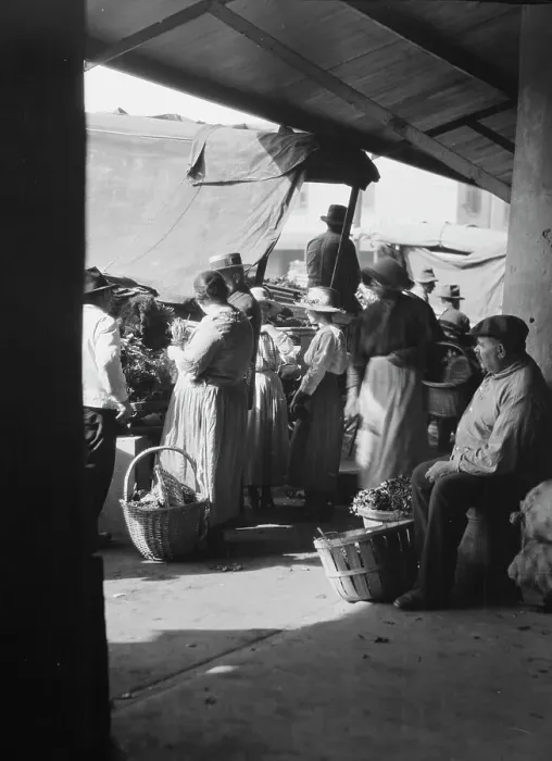 Framed Print : Market scene, New Orleans, between 1920 and 1926. Creator: Arnold Genthe