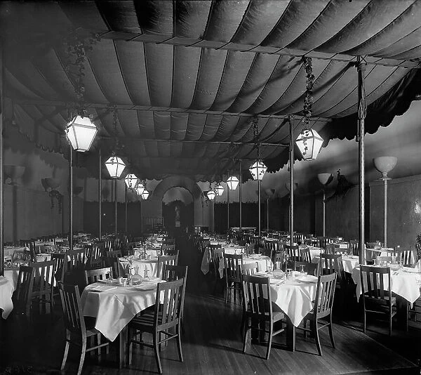 Marks Cafe´, between 1910 and 1920. Creator: Harris & Ewing. Marks Cafe´, between 1910 and 1920. Creator: Harris & Ewing