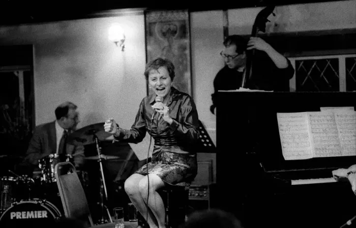 Framed Print : Marlene VerPlanck, Watermill Jazz Club, Dorking, Surrey, Mar 2001 Framed Print : Marlene VerPlanck, Watermill Jazz Club, Dorking, Surrey, Mar 2001