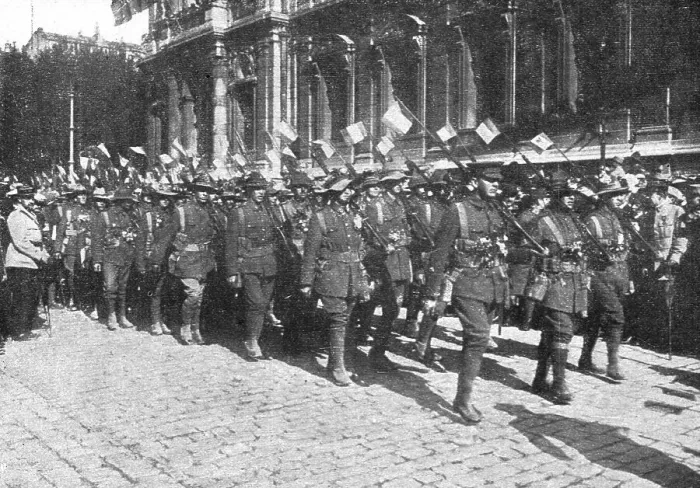 Framed Print : Marseille en Fete; les Australiens defile devant la Prefecture de Marseille, avec des... 1916. Creator: Unknown Framed Print : Marseille en Fete; les Australiens defile devant la Prefecture de Marseille, avec des... 1916. Creator: Unknown