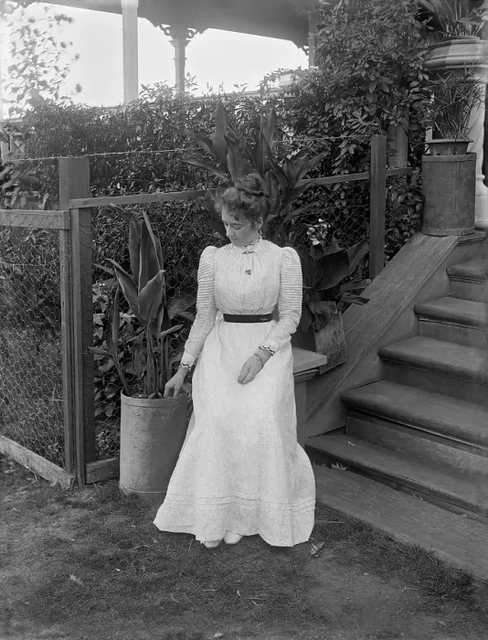 Framed Print : Mary Emmaline (Polly) L'Estrange, 1904. Creator: Robert Augustus Henry L'Estrange. Mary Emmaline (Polly) L'Estrange, 1904. Creator: Robert Augustus Henry L'Estrange Framed Print : Mary Emmaline (Polly) L'Estrange, 1904. Creator: Robert Augustus Henry L'Estrange. Mary Emmaline (Polly) L'Estrange, 1904. Creator: Robert Augustus Henry L'Estrange