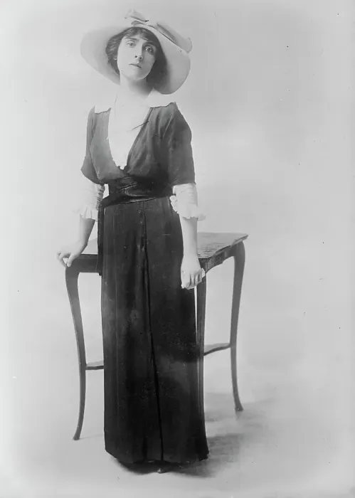 Framed Print : Mary Nash, between c1910 and c1915. Creator: Bain News Service Framed Print : Mary Nash, between c1910 and c1915. Creator: Bain News Service