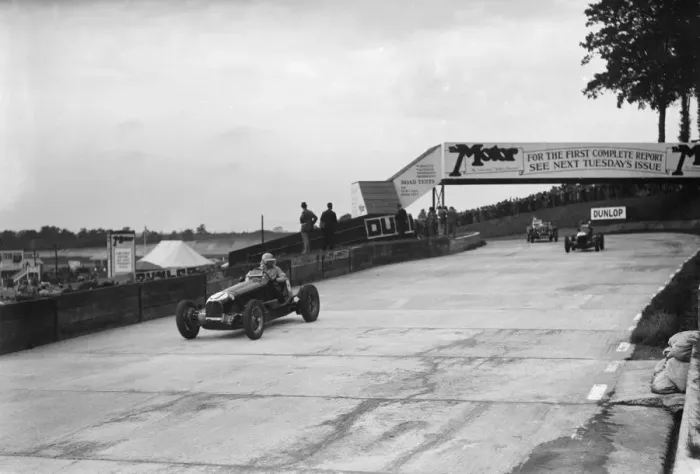 Framed Print : Maserati and Alfa Romeo racing at Brooklands, 1938 or 1939. Artist: Bill Brunell Framed Print : Maserati and Alfa Romeo racing at Brooklands, 1938 or 1939. Artist: Bill Brunell