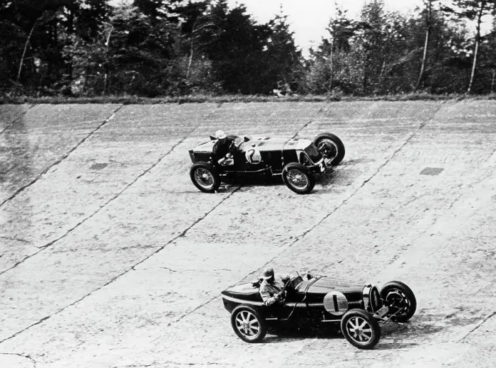 Framed Print : Maserati and Bugatti in action at Brooklands, Surrey, 1933 Framed Print : Maserati and Bugatti in action at Brooklands, Surrey, 1933