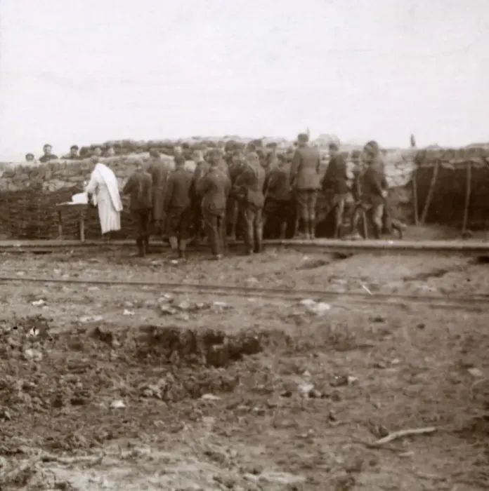 Framed Print : Mass in the trenches, Pervijze, Flanders, Belgium, c1914-c1918 Framed Print : Mass in the trenches, Pervijze, Flanders, Belgium, c1914-c1918