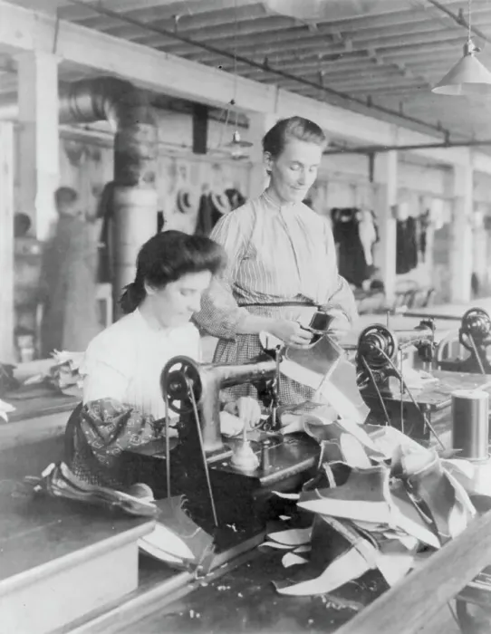 Framed Print : Massachusetts. Lynn. shoe factories, 1895?: woman operating sewing machine, (1895?). Creator: Frances Benjamin Johnston Framed Print : Massachusetts. Lynn. shoe factories, 1895?: woman operating sewing machine, (1895?). Creator: Frances Benjamin Johnston