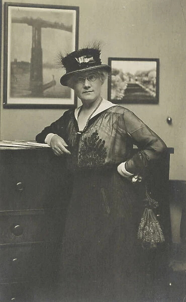 Mattie Edwards Hewitt, between 1911 and 1917. Creator: Frances Benjamin Johnston