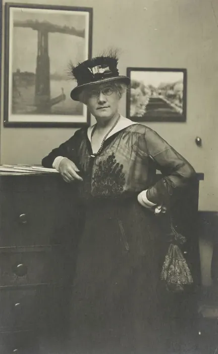 Framed Print : Mattie Edwards Hewitt, between 1911 and 1917. Creator: Frances Benjamin Johnston Framed Print : Mattie Edwards Hewitt, between 1911 and 1917. Creator: Frances Benjamin Johnston
