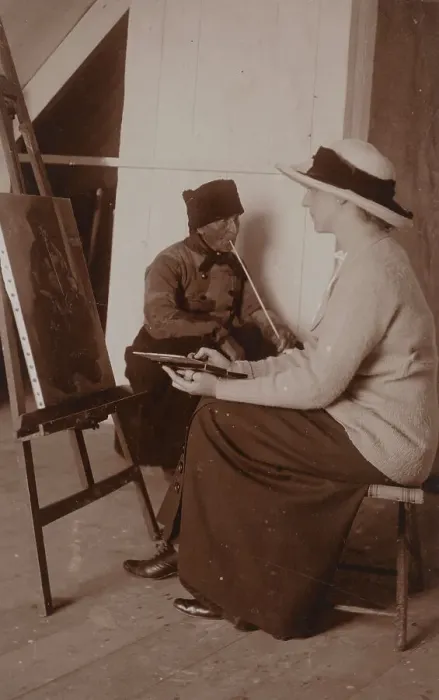 Framed Print : Maud Sherwood painting a dutchman with a clay pipe, 1913. Creator: Unknown Framed Print : Maud Sherwood painting a dutchman with a clay pipe, 1913. Creator: Unknown