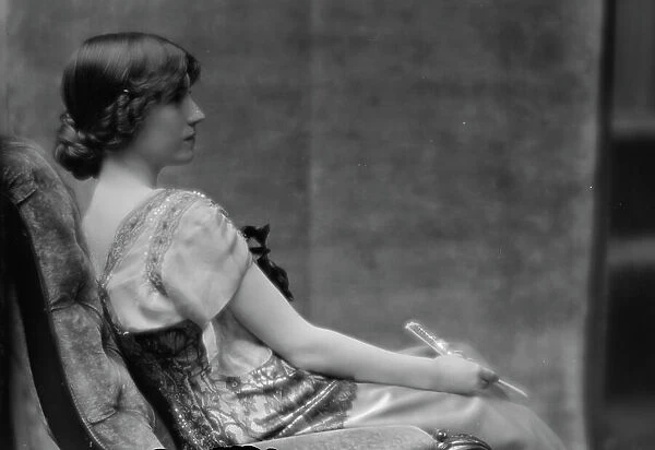 Maude, Bonnie, Miss, portrait photograph, between 1912 and 1918. Creator: Arnold Genthe