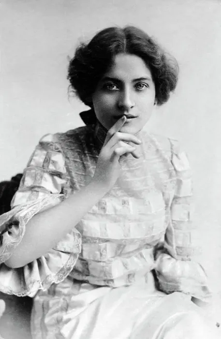 Framed Print : Maude Fealy (1881-1971), American actress, 1905 Framed Print : Maude Fealy (1881-1971), American actress, 1905
