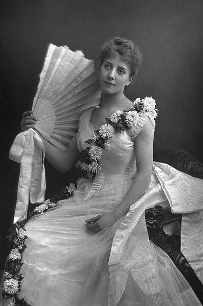 Maude Millett, actress, 1890. Artist: W&D Downey