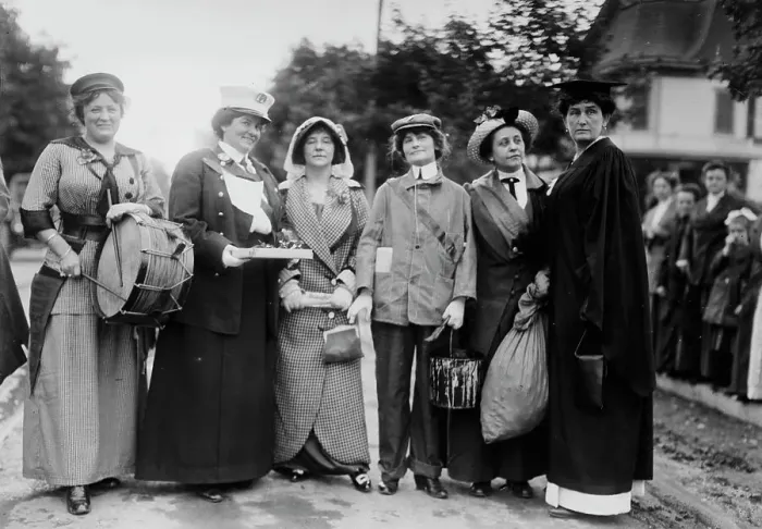Framed Print : Maude Osbury(?), Mrs. Collins(?), Olive Schultz, Mrs. Sadie Keene, and Mrs. Miller, 1913. Creator: Bain News Service Framed Print : Maude Osbury(?), Mrs. Collins(?), Olive Schultz, Mrs. Sadie Keene, and Mrs. Miller, 1913. Creator: Bain News Service