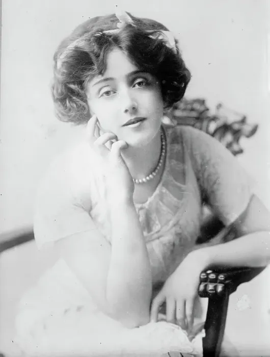 Framed Print : May de Sousa, between c1910 and c1915. Creator: Bain News Service Framed Print : May de Sousa, between c1910 and c1915. Creator: Bain News Service
