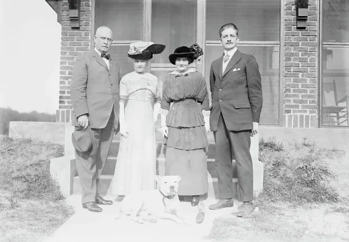 Framed Print : Mayor Kline & family, between c1910 and c1915. Creator: Bain News Service Framed Print : Mayor Kline & family, between c1910 and c1915. Creator: Bain News Service