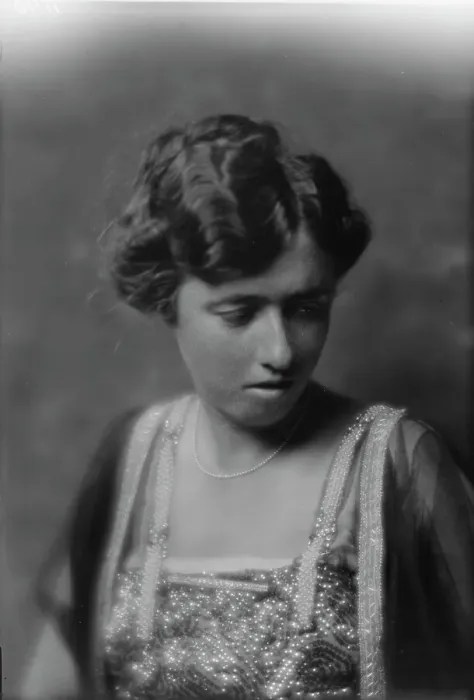Framed Print : McIntosh, R.L. Miss, portrait photograph, 1915. Creator: Arnold Genthe Framed Print : McIntosh, R.L. Miss, portrait photograph, 1915. Creator: Arnold Genthe