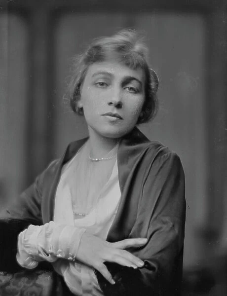 McMien, Meysa, Miss, portrait photograph, 1916 or 1917. Creator: Arnold Genthe