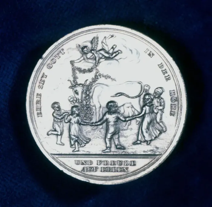 Framed Print : Medal commemorating the discovery of smallpox vaccination in 1796 (1800) Framed Print : Medal commemorating the discovery of smallpox vaccination in 1796 (1800)