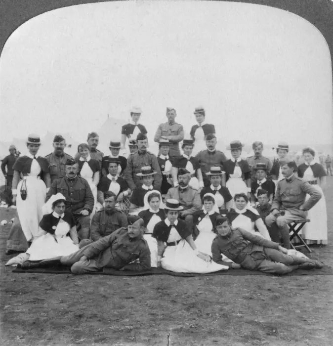 Framed Print : Medical staff and nurses of general hospital No 9, Bloemfontein, South Africa, Boer War, 1901. Artist: Underwood & Underwood Framed Print : Medical staff and nurses of general hospital No 9, Bloemfontein, South Africa, Boer War, 1901. Artist: Underwood & Underwood