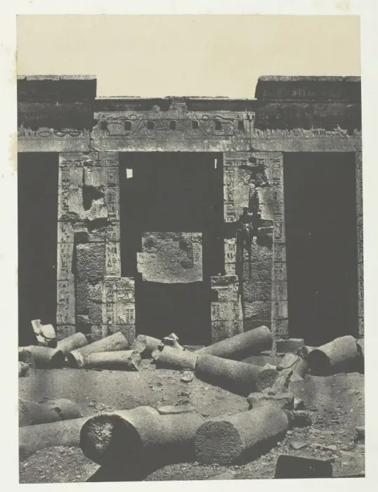 Framed Print : Medinet-Habou, Partie Orientale du Peristyle du Palais de Ramses-Mé Framed Print : Medinet-Habou, Partie Orientale du Peristyle du Palais de Ramses-Mé