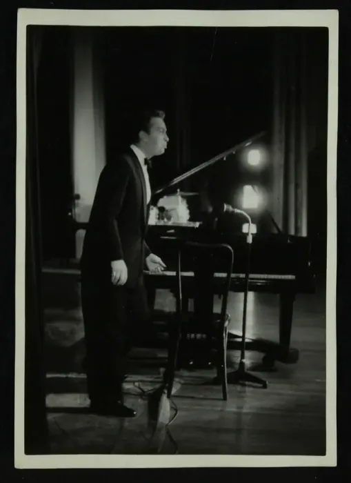 Framed Print : Mel Torme (vocals) in concert at the Bristol Hippodrome, 1950s. Artist: Denis Williams Framed Print : Mel Torme (vocals) in concert at the Bristol Hippodrome, 1950s. Artist: Denis Williams