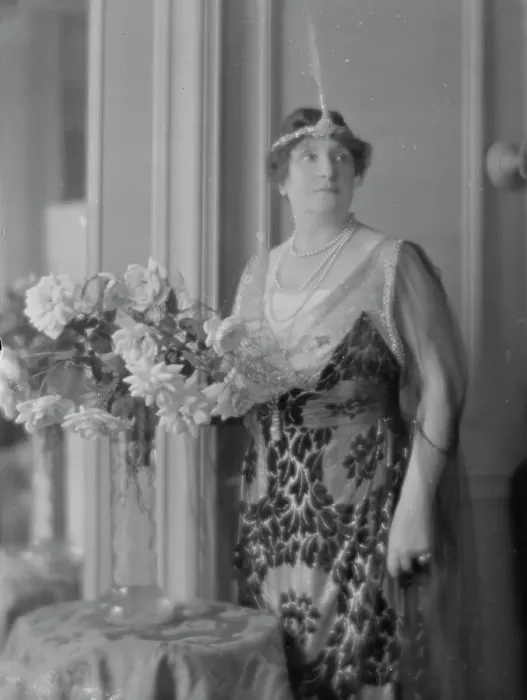 Framed Print : Melba, Madame, portrait photograph, 1917 Dec. Creator: Arnold Genthe Framed Print : Melba, Madame, portrait photograph, 1917 Dec. Creator: Arnold Genthe