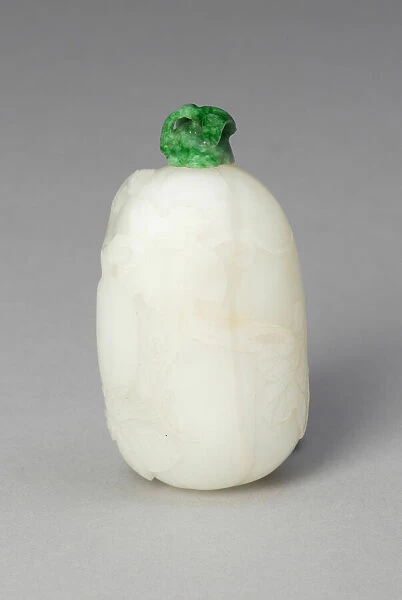 Melon-Shaped Snuff Bottle with Trailing Leaves and a Butterfly, Qing dynasty, 1740-1800