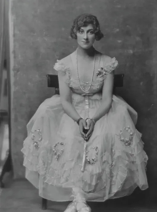 Framed Print : Melville, Mrs. portrait photograph, 1916. Creator: Arnold Genthe Framed Print : Melville, Mrs. portrait photograph, 1916. Creator: Arnold Genthe