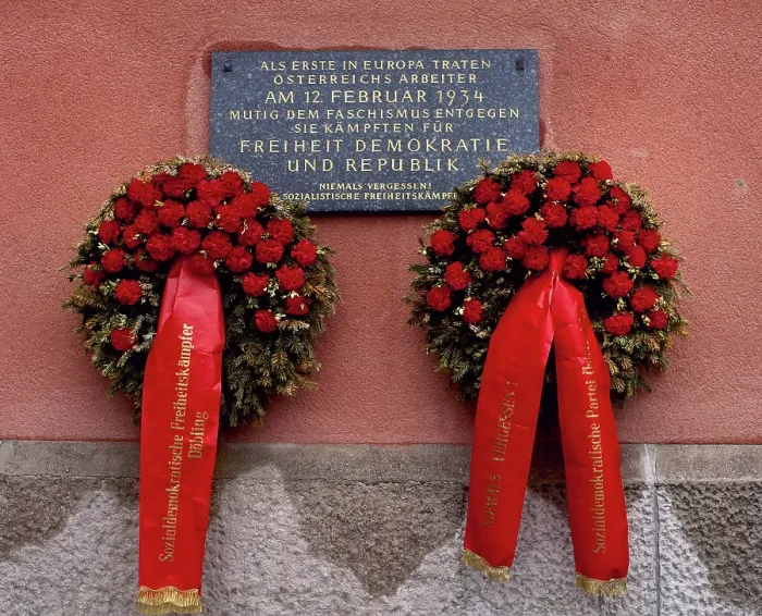 Framed Print : Memorial plaque on the Karl-Marx-Hof building, Vienna, Austria, 1998. Creator: LTL Framed Print : Memorial plaque on the Karl-Marx-Hof building, Vienna, Austria, 1998. Creator: LTL
