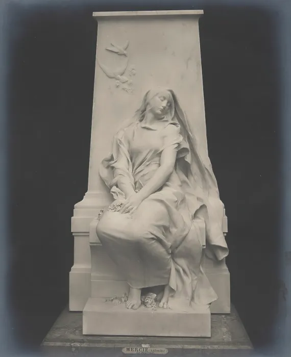 Framed Print : Memory, 1883-1885, (1903). Creator: Neue Photographische Gesellschaft. Memory, 1883-1885, (1903). Creator: Neue Photographische Gesellschaft Framed Print : Memory, 1883-1885, (1903). Creator: Neue Photographische Gesellschaft. Memory, 1883-1885, (1903). Creator: Neue Photographische Gesellschaft