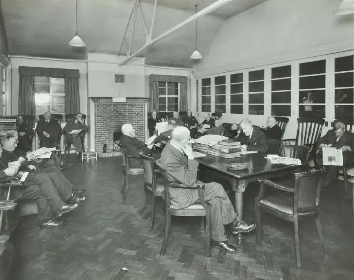 Framed Print : Men sitting in the library at Cedars Lodge old peoples home, Wandsworth, London, 1939 Framed Print : Men sitting in the library at Cedars Lodge old peoples home, Wandsworth, London, 1939
