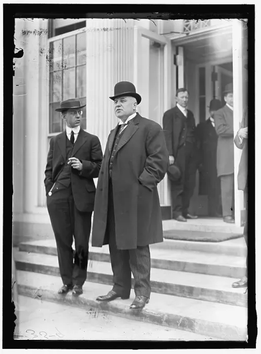 Framed Print : Men at White House, Washington, D.C. between 1913 and 1917. Creator: Harris & Ewing. Men at White House, Washington, D.C. between 1913 and 1917. Creator: Harris & Ewing Framed Print : Men at White House, Washington, D.C. between 1913 and 1917. Creator: Harris & Ewing. Men at White House, Washington, D.C. between 1913 and 1917. Creator: Harris & Ewing