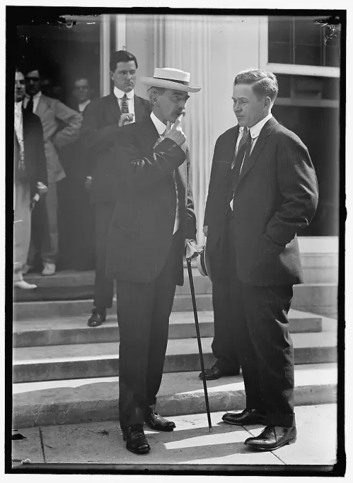 Framed Print : Men at White House, Washington, D.C. between 1913 and 1918. Creator: Harris & Ewing. Men at White House, Washington, D.C. between 1913 and 1918. Creator: Harris & Ewing Framed Print : Men at White House, Washington, D.C. between 1913 and 1918. Creator: Harris & Ewing. Men at White House, Washington, D.C. between 1913 and 1918. Creator: Harris & Ewing