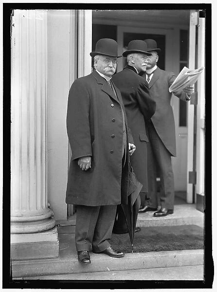 Men at White House, Washington, D.C. between 1913 and 1917. Creator: Harris & Ewing. Men at White House, Washington, D.C. between 1913 and 1917. Creator: Harris & Ewing