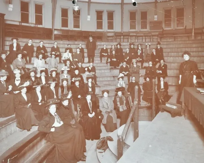 Framed Print : Men and women attending a literature class, Hackney Downs Secondary School, London, 1908 Framed Print : Men and women attending a literature class, Hackney Downs Secondary School, London, 1908
