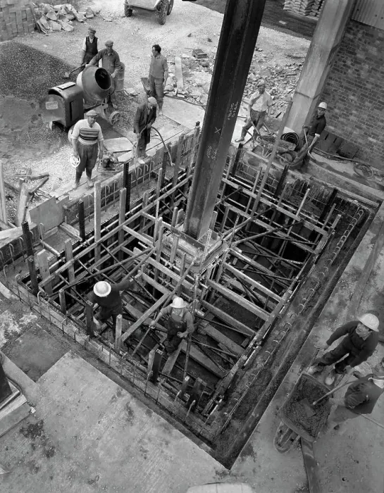 Framed Print : Men at work at a construction site, Gainsborough, Lincolnshire, 1960 Framed Print : Men at work at a construction site, Gainsborough, Lincolnshire, 1960